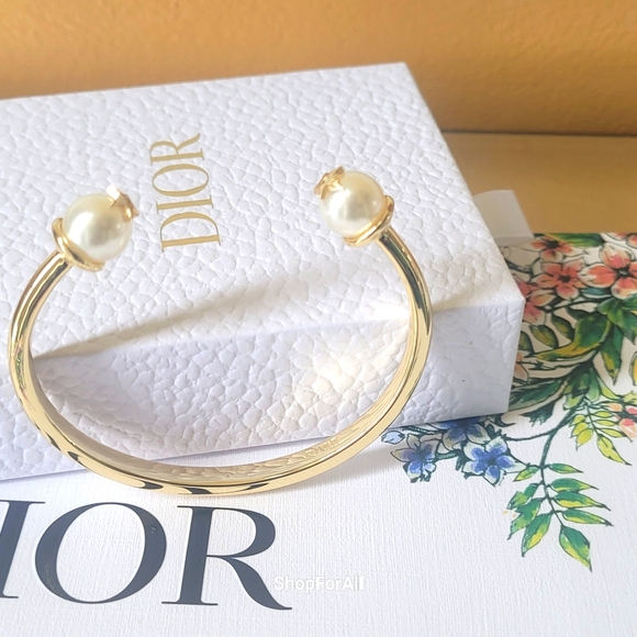 Christian Dior Logo Pearl Tribales Bracelet With Box - Picture 9 of 14